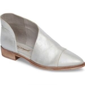 Free People Royale Pointed Toe Metallic Silver Leather Flats Women's Size 38 8